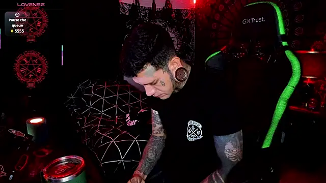 Snapshot of josh__ackerman chatting on 5, 10, 2025 josh ackerman online show from 5, 10, 2025