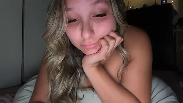 lustfulsmiles online show from 24, 6, 2026