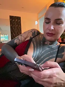 Snapshot of InkedBiitch chatting on 11, 5, 2026 InkedBiitch online show from 11, 5, 2026