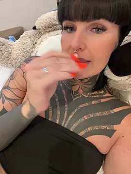 Snapshot of InkedBiitch chatting on 3, 6, 2026 InkedBiitch online show from 3, 6, 2026