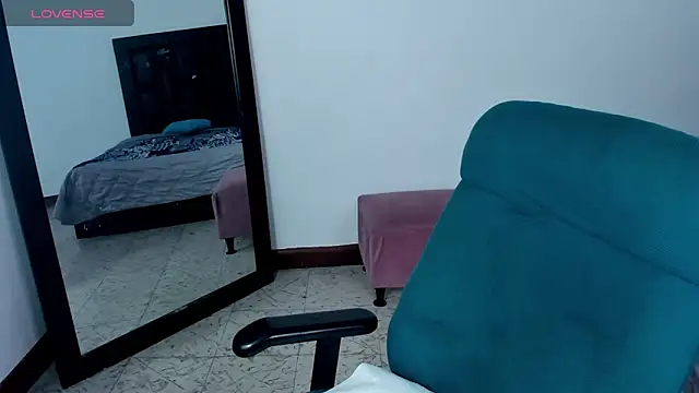 MaiaPetitte  online show from 23, 1, 2025