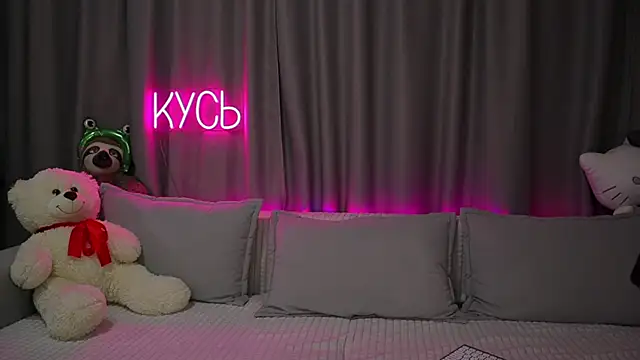 Snapshot of _LadyMargo_ chatting on 15, 11, 2025 LadyMargo online show from 15, 11, 2025