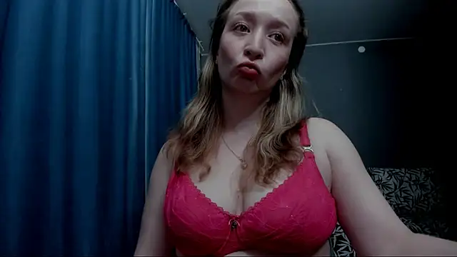 Snapshot of Eva_Rikchter chatting on 3, 5, 2026 Eva Rikchter online show from 3, 5, 2026