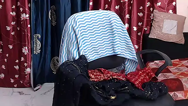 Snapshot of Naiaa-mylove chatting on 7, 7, 2026 Naiaa-mylove online show from 7, 7, 2026