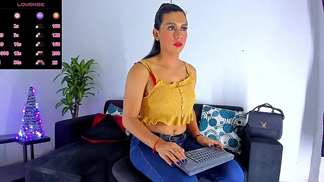 Snapshot of BritannyLord chatting on 12, 12, 2024 BritannyLord online show from 12, 12, 2024