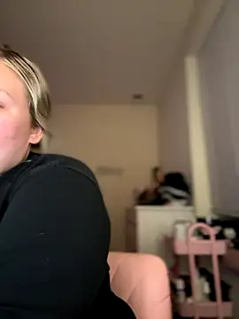 Snapshot of PiggyRose chatting on 14, 9, 2025 PiggyRose online show from 14, 9, 2025