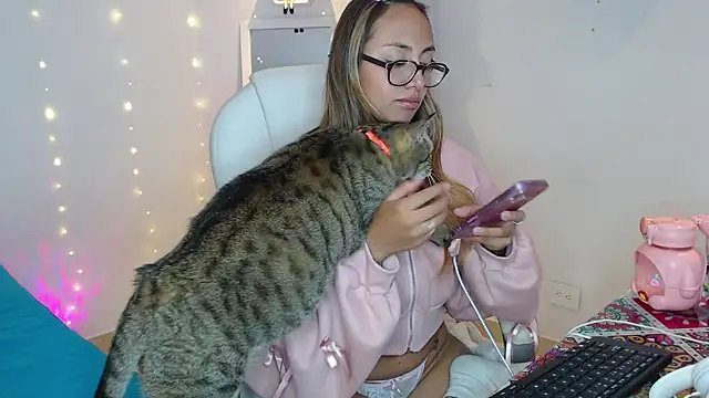 Snapshot of Gabi_morales chatting on 12, 11, 2025 Gabi morales online show from 12, 11, 2025