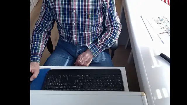 dutchpornking online show from 2, 3, 2025