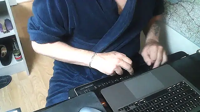 Snapshot of DUDURA@xh chatting on 4, 11, 2025 DUDURAxh online show from 4, 11, 2025