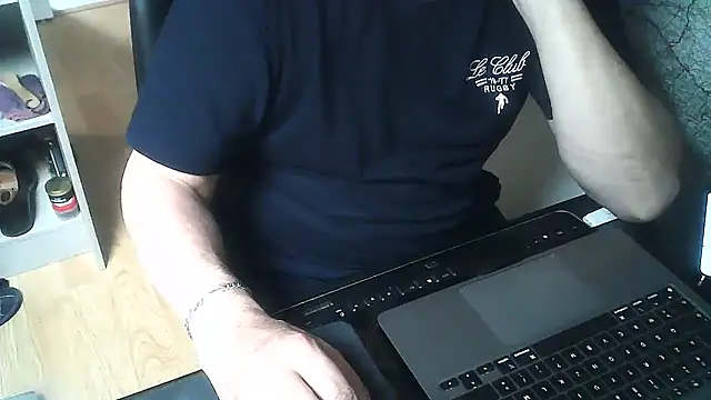 Snapshot of DUDURA@xh chatting on 9, 11, 2025 DUDURAxh online show from 9, 11, 2025