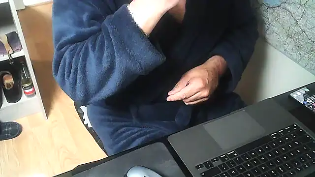 Snapshot of DUDURA@xh chatting on 23, 11, 2025 DUDURAxh online show from 23, 11, 2025