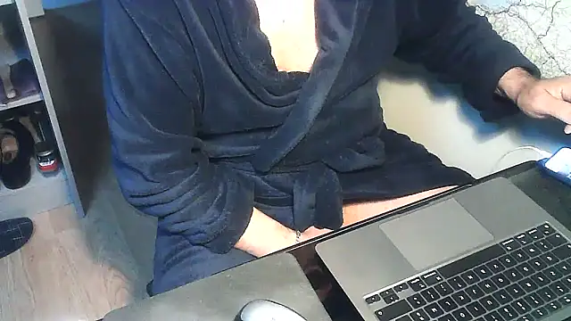 Snapshot of DUDURA@xh chatting on 28, 11, 2025 DUDURAxh online show from 28, 11, 2025