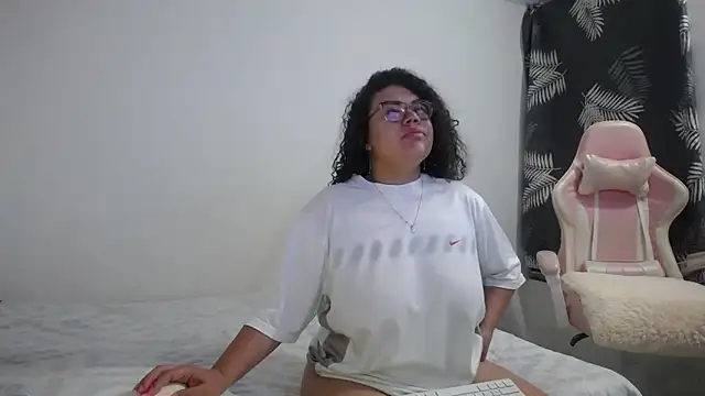 mabigomez00 online show from 4, 11, 2025