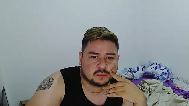 Snapshot of oso_dirty_ chatting on 8, 9, 2025 oso dirty online show from 8, 9, 2025