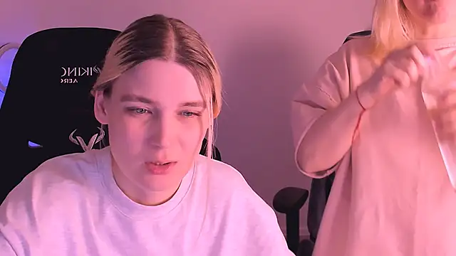 hotblonds online show from 5, 1, 2025