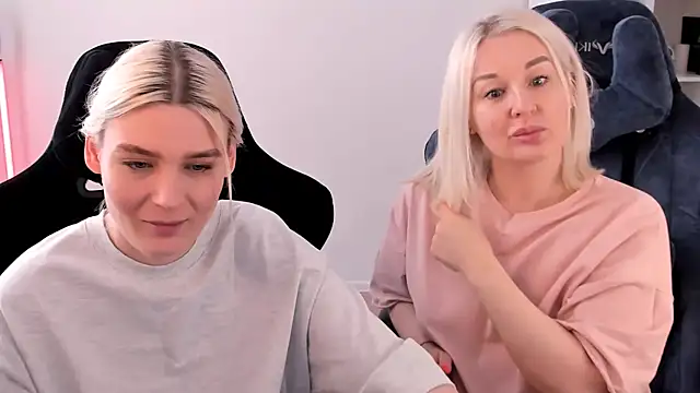 hotblonds online show from 23, 2, 2025