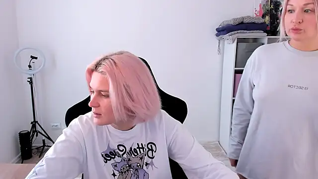 hotblonds online show from 18, 10, 2025