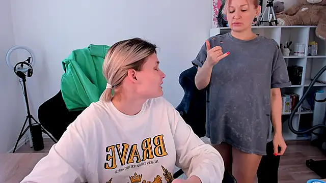 hotblonds online show from 19, 2, 2026