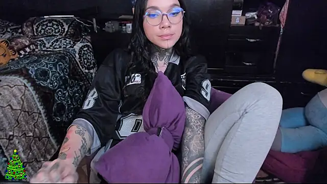 Lilmarieee online show from 12, 12, 2024