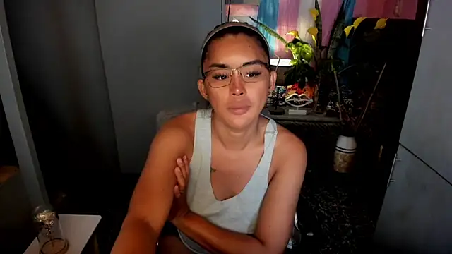 Snapshot of QuiinMollyXxX chatting on 8, 3, 2026 QuiinMollyXxX online show from 8, 3, 2026