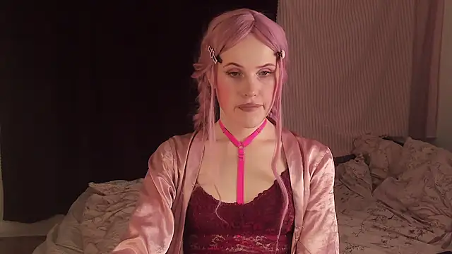 Snapshot of EffieMinki chatting on 11, 12, 2024 EffieMinki online show from 11, 12, 2024