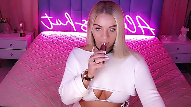 AllwaysHotJ online show from 8, 3, 2026