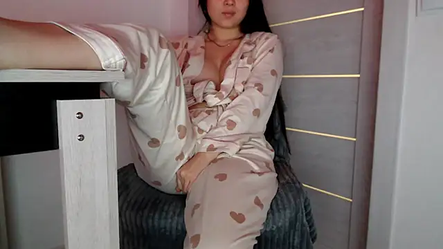 Lili asian online show from 7, 12, 2024