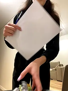 little belucci online show from 4, 12, 2025