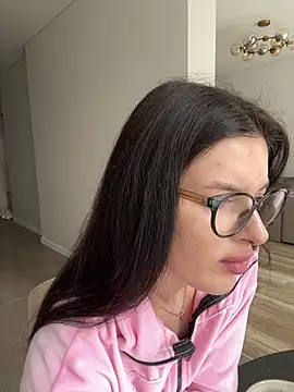 Snapshot of little_belucci chatting on 15, 6, 2026 little belucci online show from 15, 6, 2026