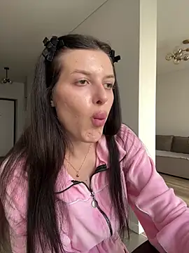 Snapshot of little_belucci chatting on 16, 6, 2026 little belucci online show from 16, 6, 2026