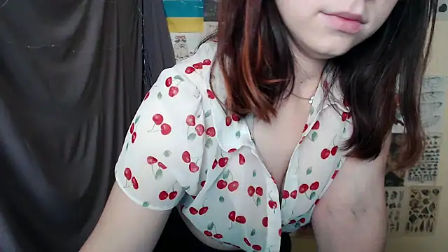 Snapshot of VeryVeryVeryShy_ chatting on 17, 9, 2025 VeryVeryVeryShy online show from 17, 9, 2025