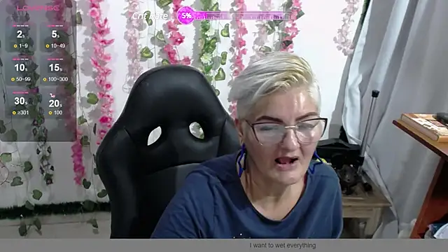 Snapshot of bety-cum2 chatting on 12, 12, 2024 bety-cum2 online show from 12, 12, 2024