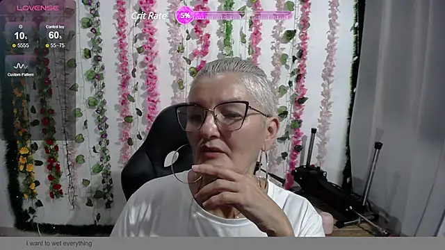 Snapshot of bety-cum2 chatting on 2, 1, 2025 bety-cum2 online show from 2, 1, 2025