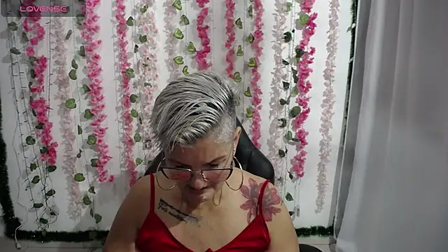 Snapshot of bety-cum2 chatting on 4, 2, 2025 bety-cum2 online show from 4, 2, 2025