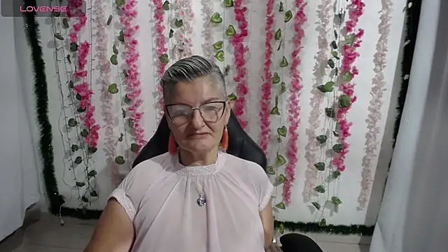 Snapshot of bety-cum2 chatting on 7, 2, 2025 bety-cum2 online show from 7, 2, 2025