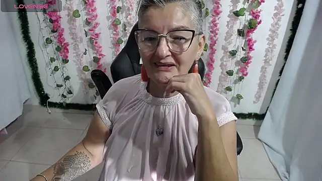 Snapshot of bety-cum2 chatting on 7, 2, 2025 bety-cum2 online show from 7, 2, 2025