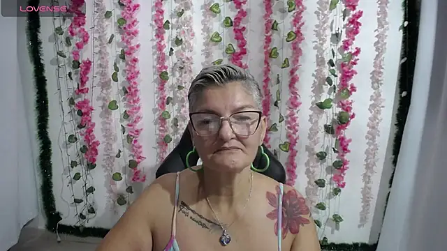 Snapshot of bety-cum2 chatting on 8, 2, 2025 bety-cum2 online show from 8, 2, 2025