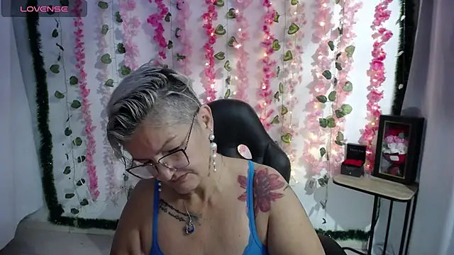 Snapshot of bety-cum2 chatting on 13, 2, 2025 bety-cum2 online show from 13, 2, 2025
