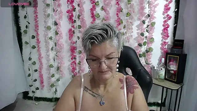 Snapshot of bety-cum2 chatting on 14, 2, 2025 bety-cum2 online show from 14, 2, 2025