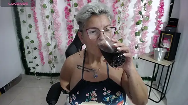Snapshot of bety-cum2 chatting on 15, 2, 2025 bety-cum2 online show from 15, 2, 2025