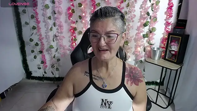 Snapshot of bety-cum2 chatting on 16, 2, 2025 bety-cum2 online show from 16, 2, 2025