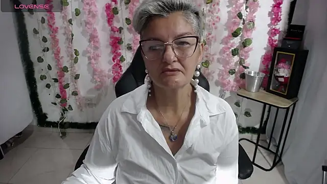 Snapshot of bety-cum2 chatting on 17, 2, 2025 bety-cum2 online show from 17, 2, 2025