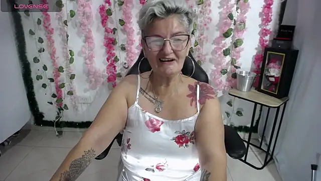 Snapshot of bety-cum2 chatting on 18, 2, 2025 bety-cum2 online show from 18, 2, 2025