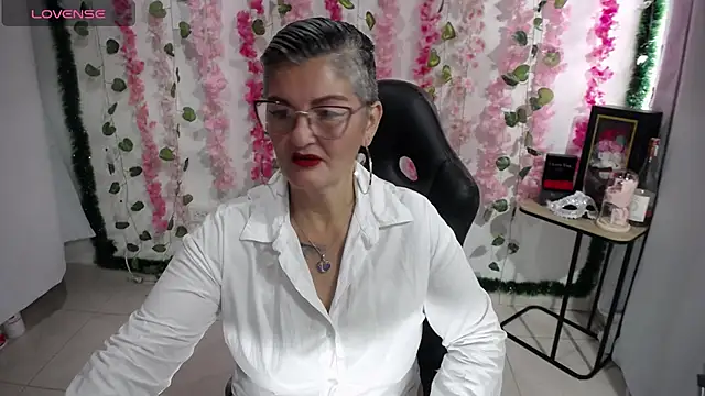 Snapshot of bety-cum2 chatting on 3, 3, 2025 bety-cum2 online show from 3, 3, 2025