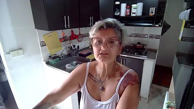 Snapshot of bety-cum2 chatting on 5, 3, 2025 bety-cum2 online show from 5, 3, 2025