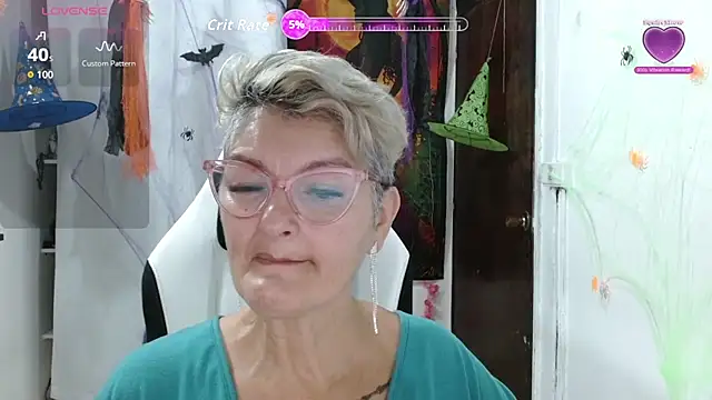 Snapshot of bety-cum2 chatting on 11, 10, 2025 bety-cum2 online show from 11, 10, 2025