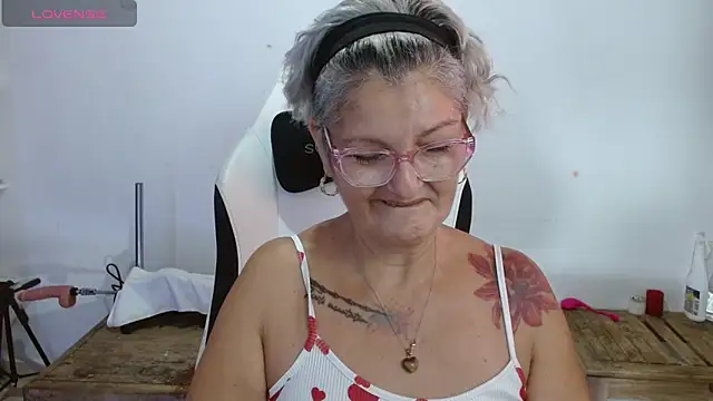 Snapshot of bety-cum2 chatting on 28, 4, 2026 bety-cum2 online show from 28, 4, 2026