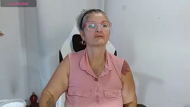 Snapshot of bety-cum2 chatting on 29, 4, 2026 bety-cum2 online show from 29, 4, 2026