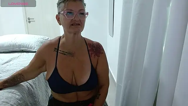 Snapshot of bety-cum2 chatting on 15, 5, 2026 bety-cum2 online show from 15, 5, 2026