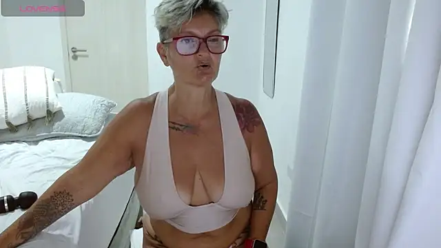 Snapshot of bety-cum2 chatting on 24, 5, 2026 bety-cum2 online show from 24, 5, 2026